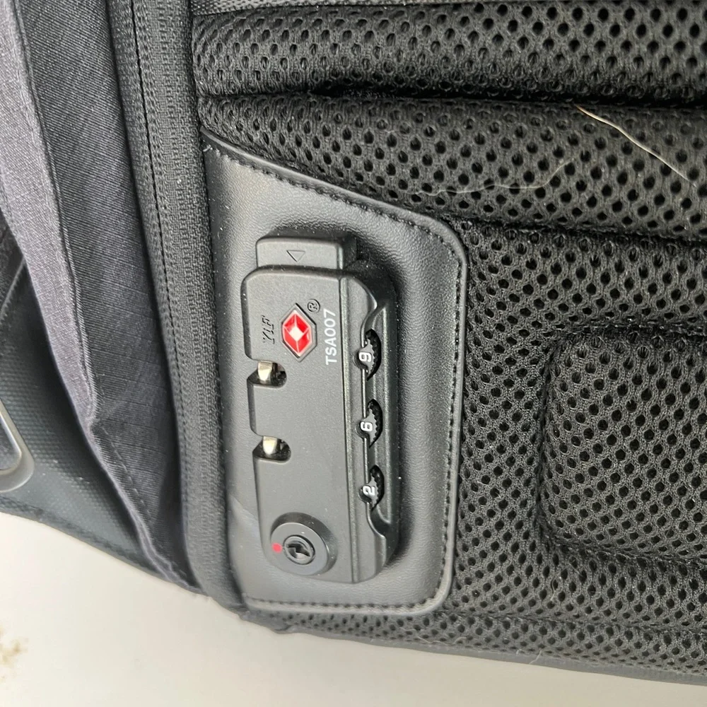 Bluetooth Backpack bookbag Great Gray KUWOW Bluetooth Tracking bag like New - Picture 2 of 12